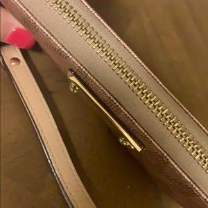 Michael Kors Bags - Michael Kors Wristlet Michael Kors Bags - Michael Kors Wristlet